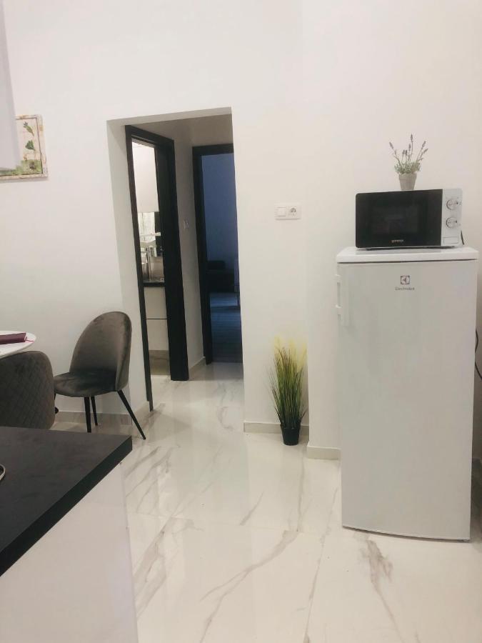 Belvárosi Apartman 1 Apartment Miskolc Bagian luar foto
