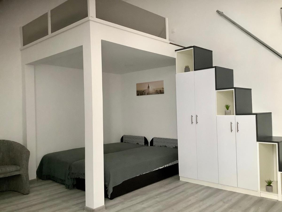 Belvárosi Apartman 1 Apartment Miskolc Bagian luar foto